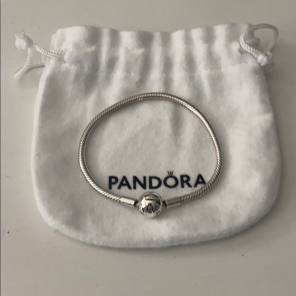 Pandora silver charm bracelet - Picture 1 of 5